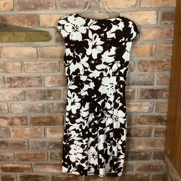 LAUREN RALPH LAUREN V-Neck Sleeveless Dark Brown/White Floral Dress - Picture 10 of 10
